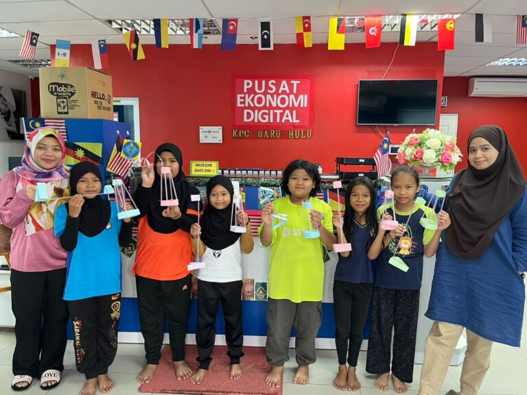 STRAW-AIRPLANE-1---11-OKT